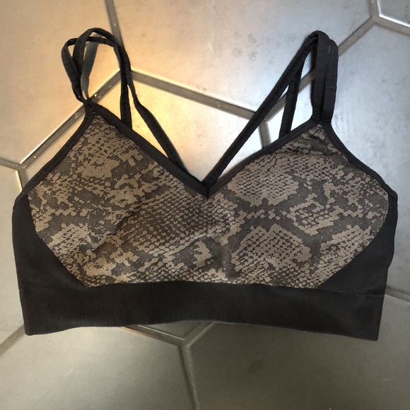 Workout top and pants - Picture 2 of 3